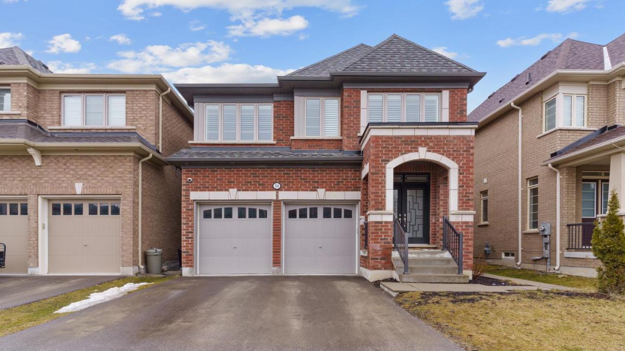 Family Friendly - Cozy - Hot Tub - Near Uoit Appartement Oshawa Buitenkant foto
